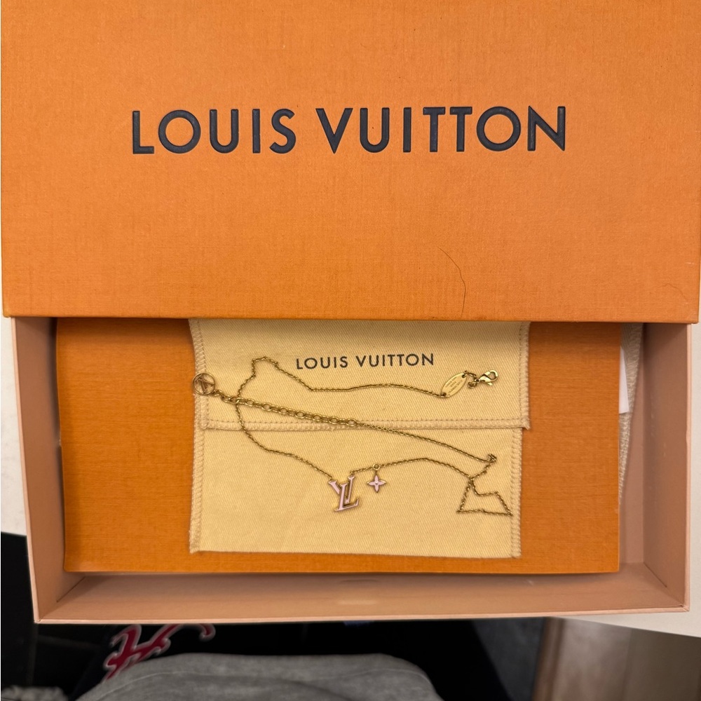 Louis Vuitton Iconic Enamel Necklace with Iconic Monogram - Picture 6 of 6